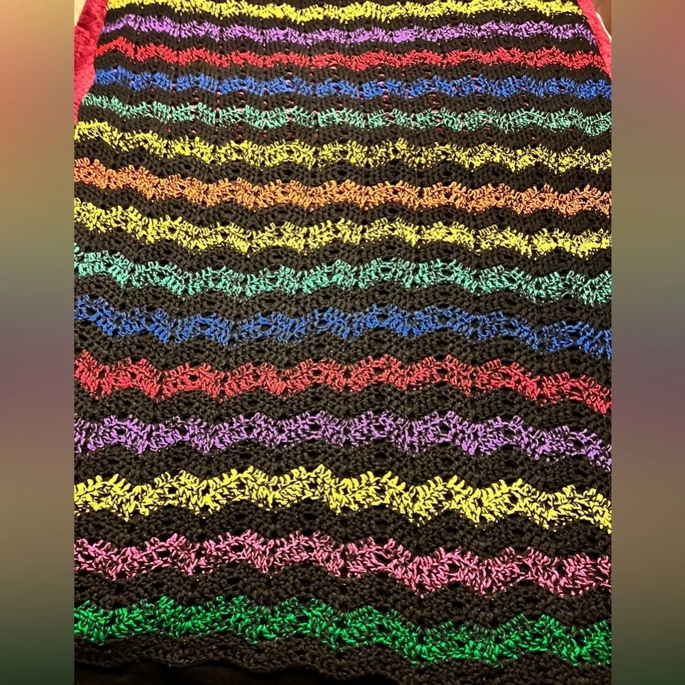 Vtg 70s Hippy HANDMADE crocheted afghan throw Approx 73x48” black rainbow Zigzag